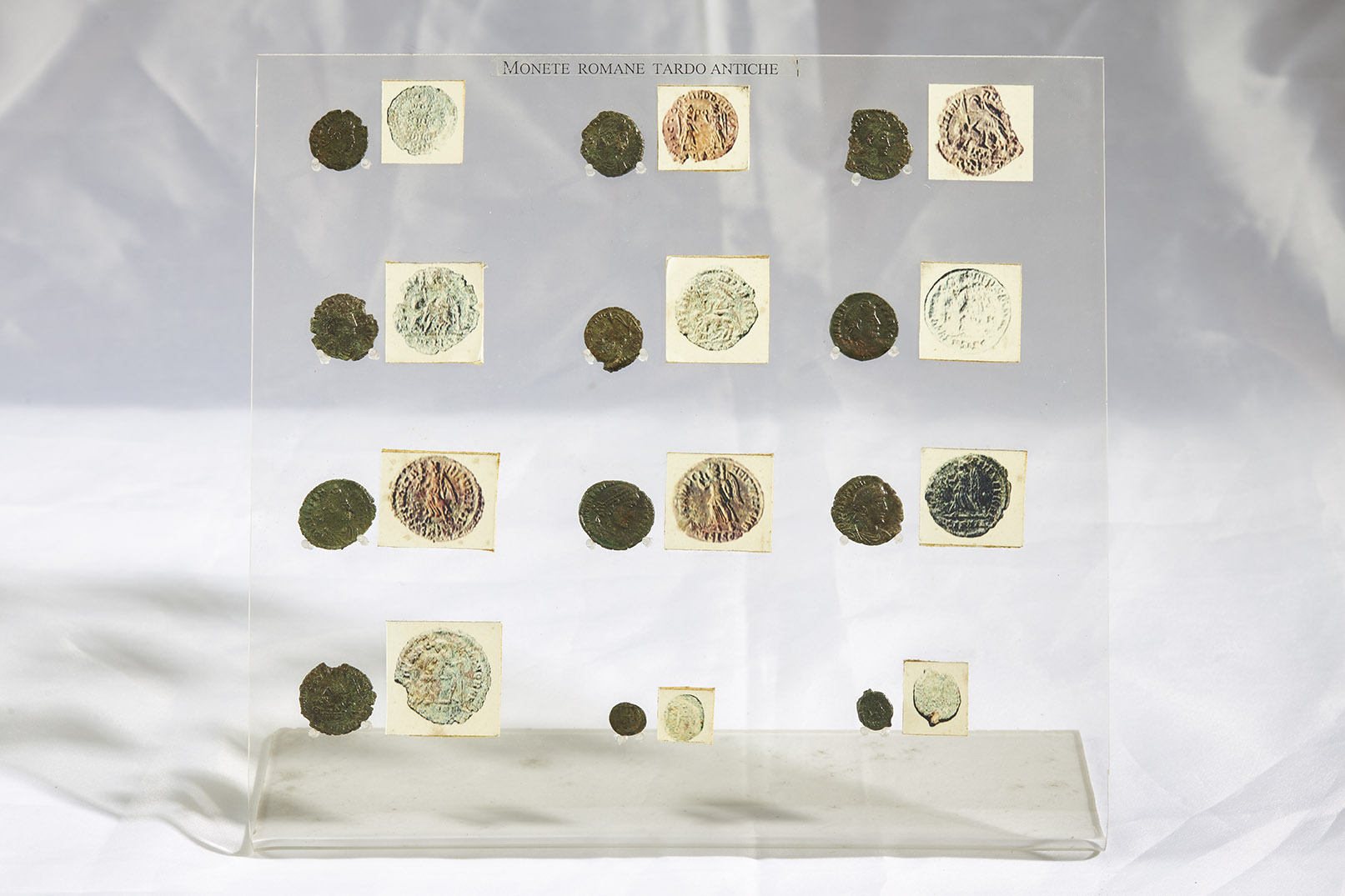 Espositore di monete preromane, repubblicane e imperiali